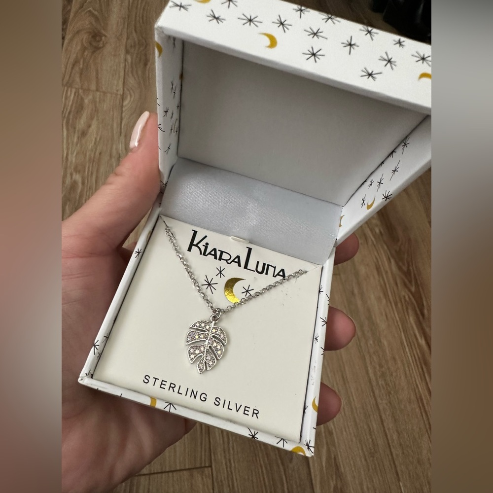 BNIB🍃NWT🍃KIARA LUNA 925 Silver Monstera Leaf Neclace🍃